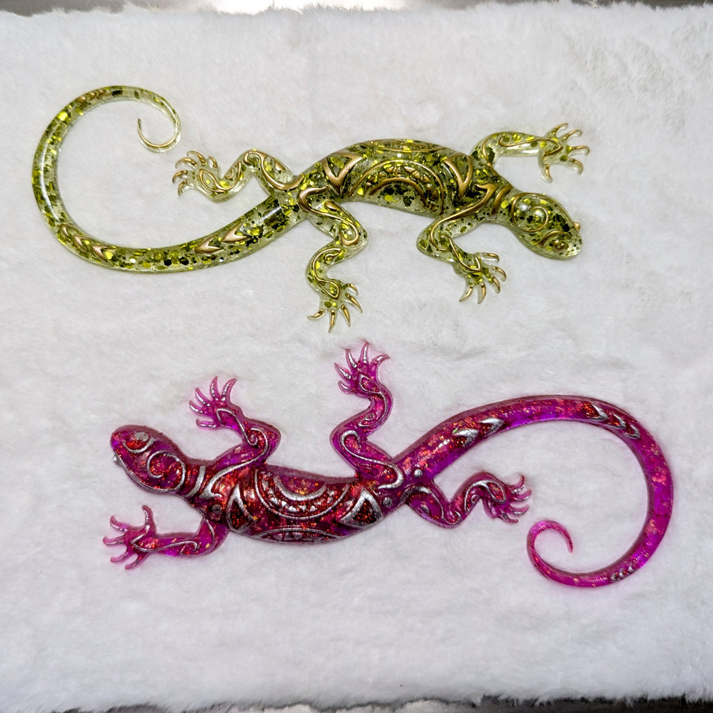 Handmade Resin Salamander Magnet — Emerald Green and Pinky Couple