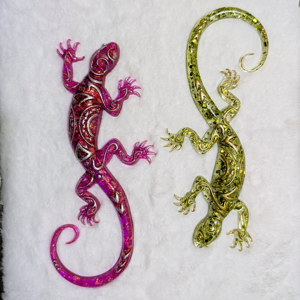 Handmade Resin Salamander Magnet — Emerald Green and Pinky Couple