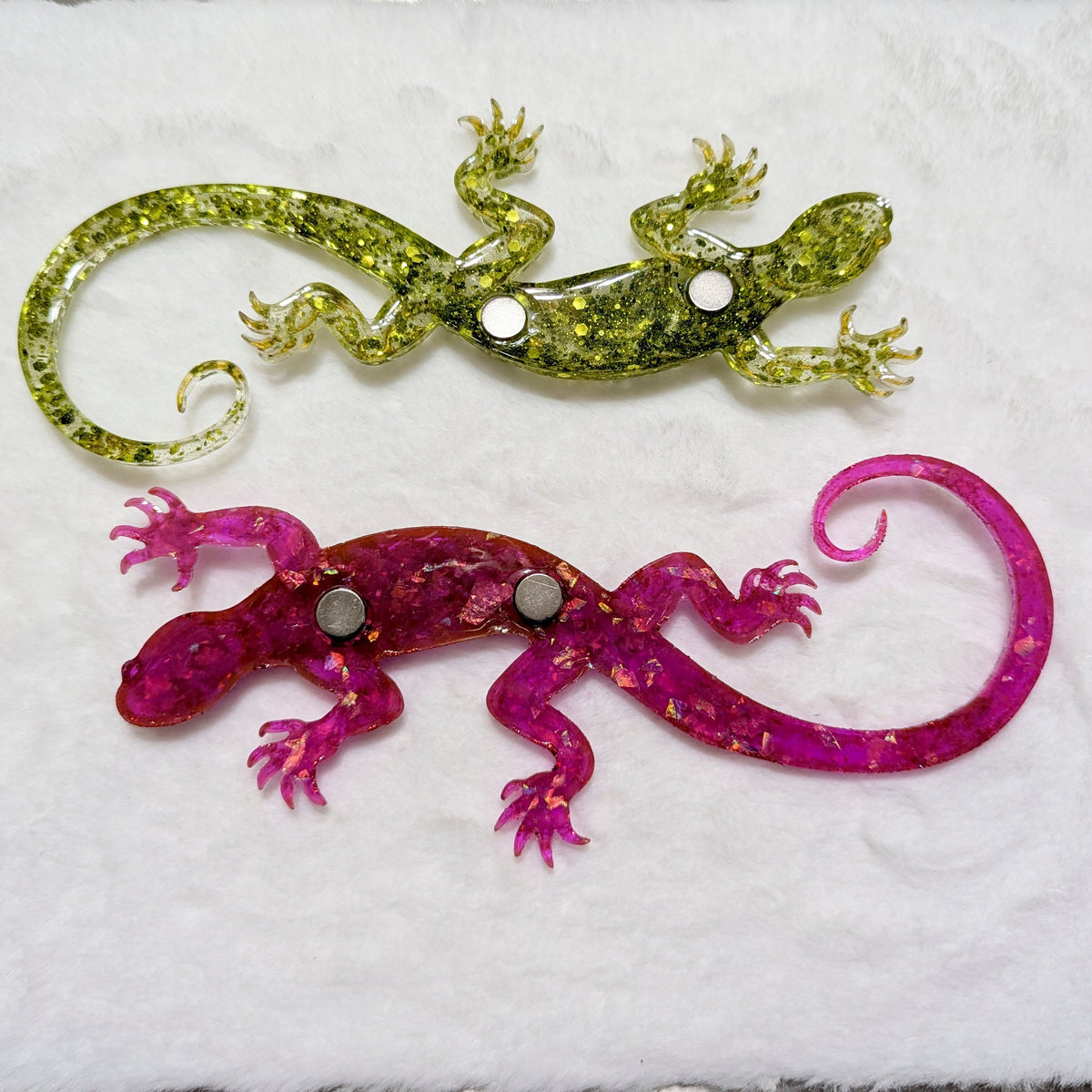 Handmade Resin Salamander Magnet — Emerald Green and Pinky Couple